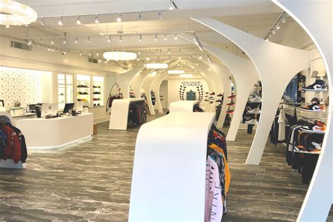 , Sneaker Junkies started welcoming shoppers into its Green-side location. . Sneaker junkies new haven